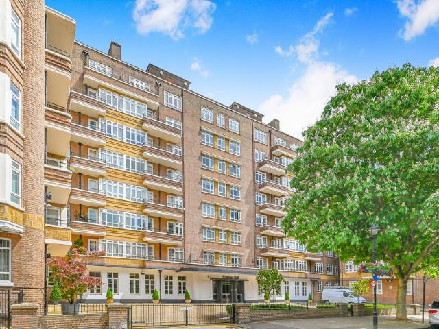 Flat for sale in Paddington, Greater London