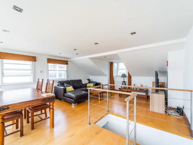 Flat for sale in Highbury, Greater London