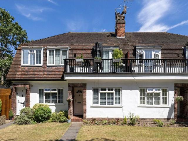 Flat for sale in Hampton, Greater London