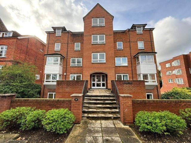 Flat for sale in Clewer Village, Windsor