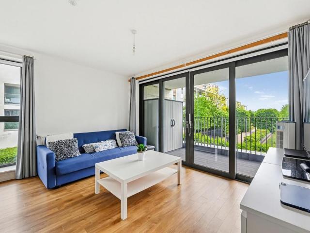 Flat for sale in Silvertown, Greater London