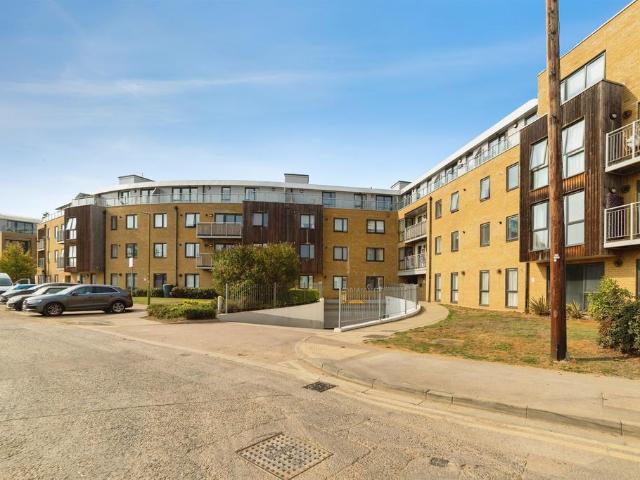 Flat for sale in Folly Island, East Hertfordshire