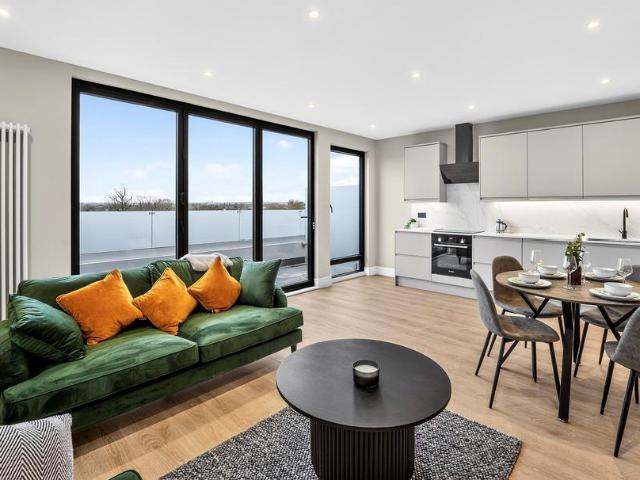 Flat for sale in London Borough of Merton, Merton Park