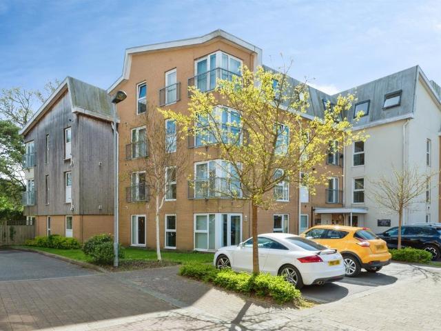 Flat for sale in Helford, Hampshire
