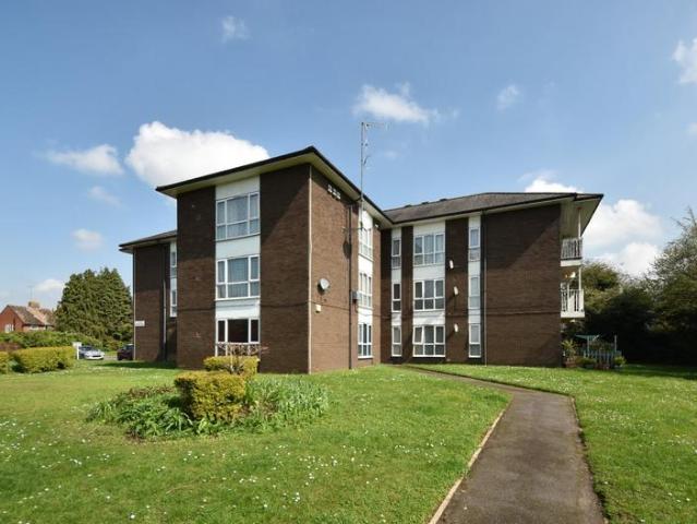 Flat for sale in Wooburn, Bourne End