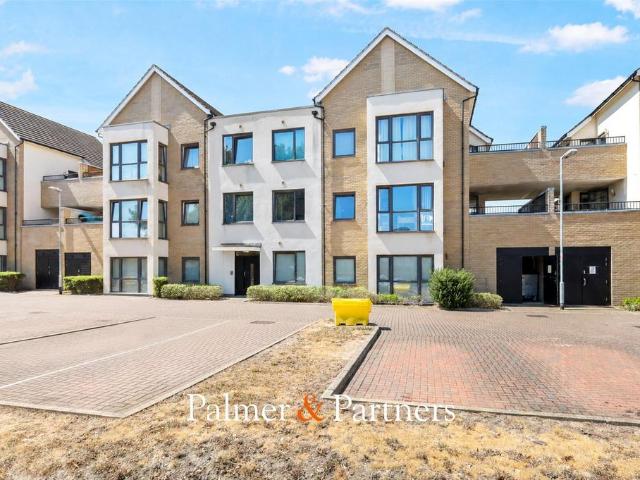Flat for sale in Mile End, Fordham Heath