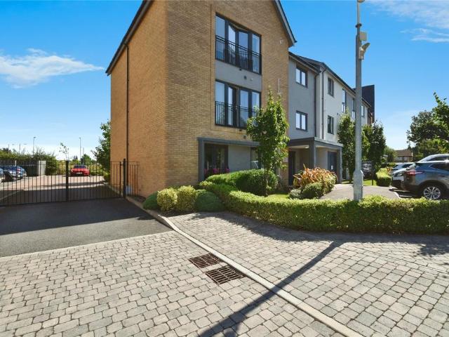 Flat for sale in Whitley Wood, Reading