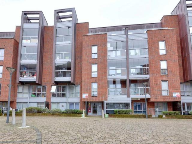Flat for sale in Fellows Square, Greater London