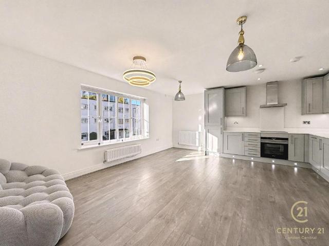 Flat for sale in Blackhills, Surrey