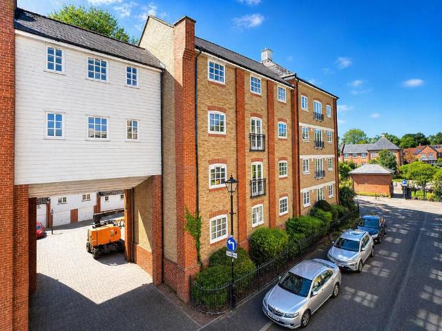 Flat for sale in Old Heath, Fordham Heath