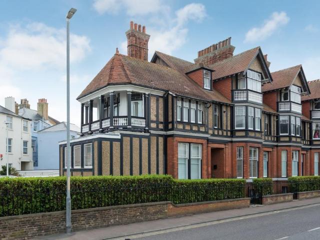 Flat for sale in Lower Walmer, Dover