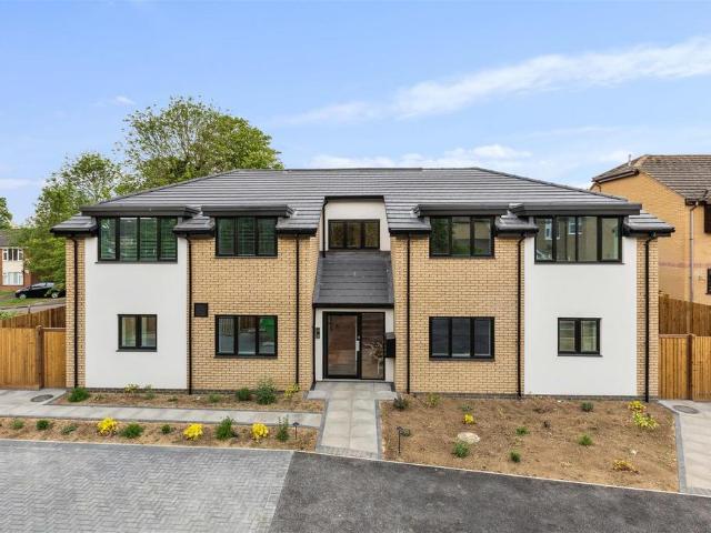 Flat for sale in Stotfold, Bedfordshire