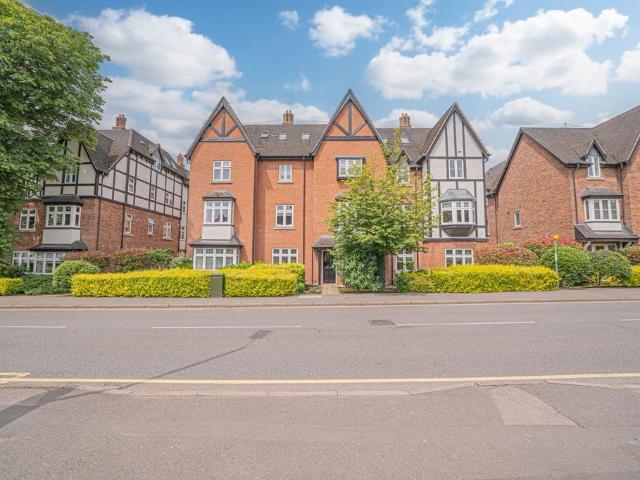 Flat for sale in Dorridge, West Midlands