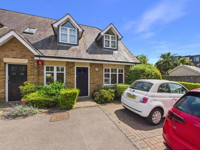 Flat for sale in Blackhills, Surrey