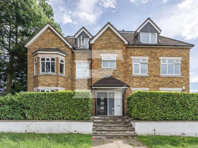 Flat for sale in The Hale, Mill Hill