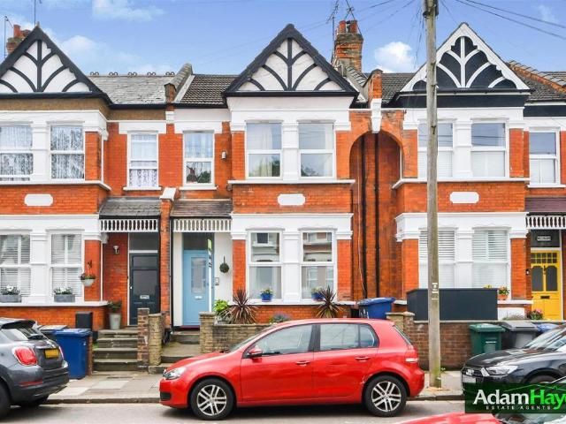 Flat for sale in North Finchley, Greater London