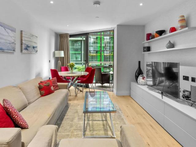Flat for sale in Nine Elms, Greater London