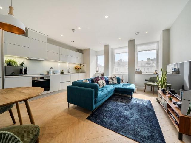 Flat for sale in Sandown Park, Kent