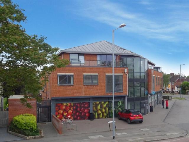 Flat for sale in Arbury, Cambridgeshire