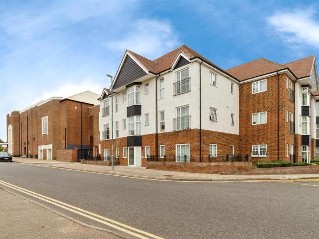 Flat for sale in Jackmans Estate, King's Walden