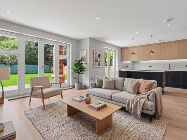Flat for sale in East Molesey, Elmbridge