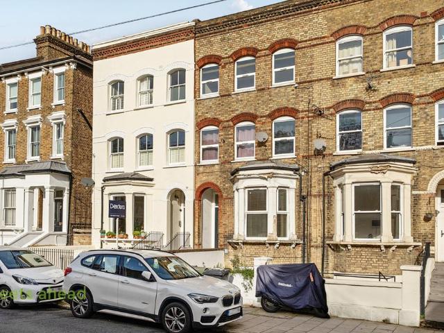 Flat for sale in West Norwood, Greater London