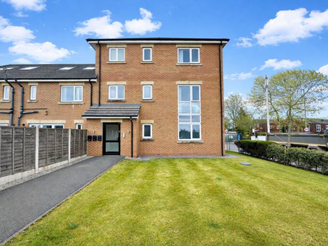 Flat for sale in Westhoughton, Lee Bank