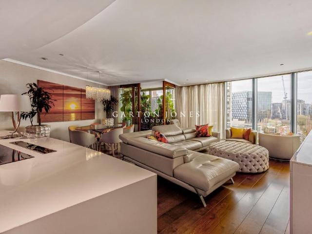Flat for sale in Vauxhall, Greater London