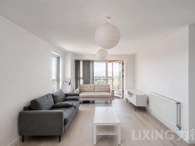 Flat for sale in London Borough of Ealing, Greater London