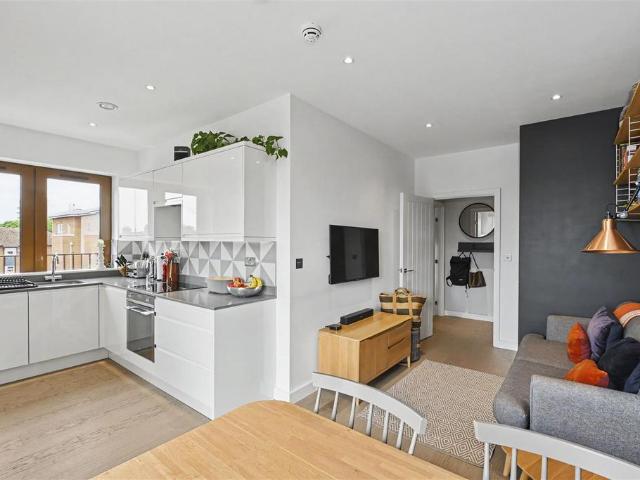 Flat for sale in St Albans, Five Acres