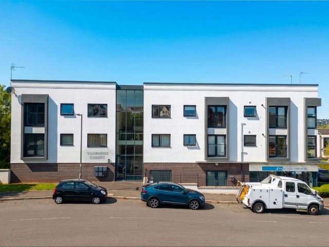 Flat for sale in Roselands, Paignton