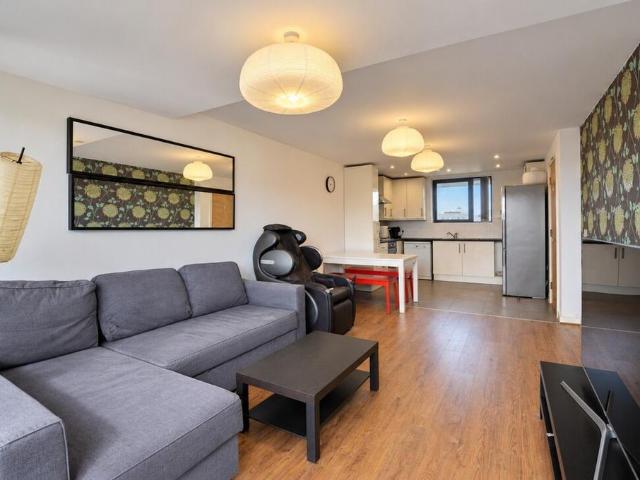 Flat for sale in Wansunt, Greater London