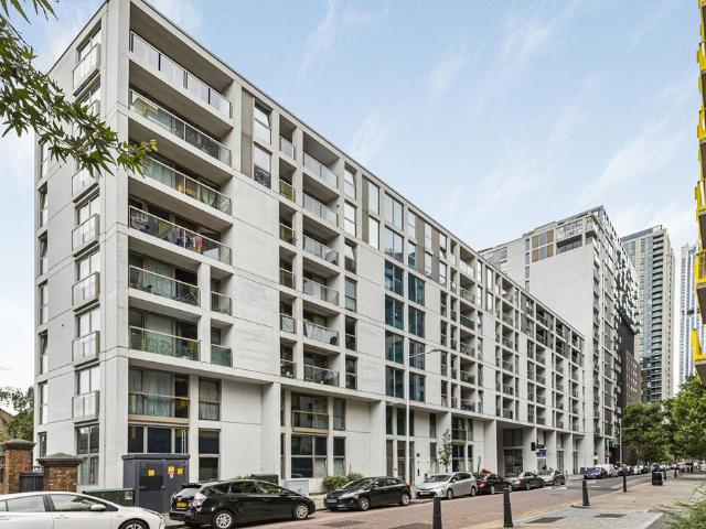 Flat for sale in Isle Of Dogs, Greater London