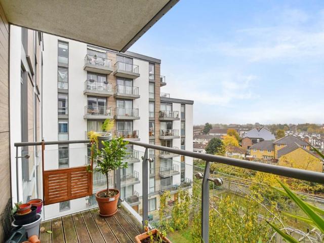 Flat for sale in London Borough of Hounslow, Isle Of Man