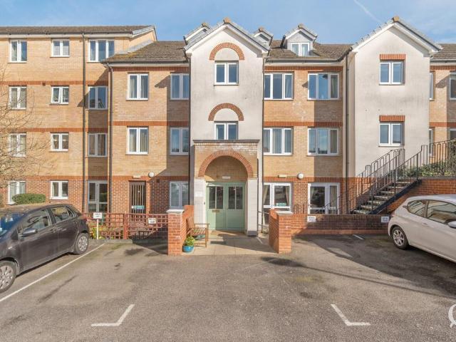 Flat for sale in Regent Quay, Oad Street