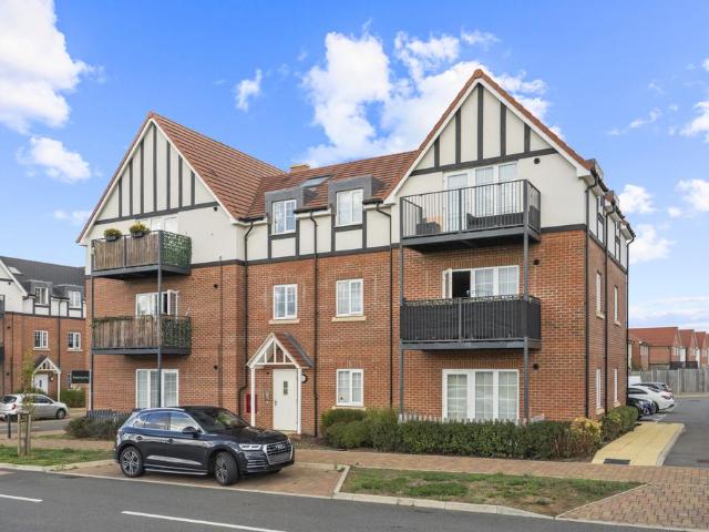 Flat for sale in Harlow, Essex