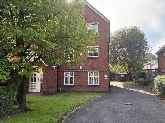 Flat for sale in Farnworth, Bolton