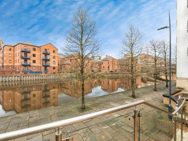 Flat for sale in West Yorkshire
