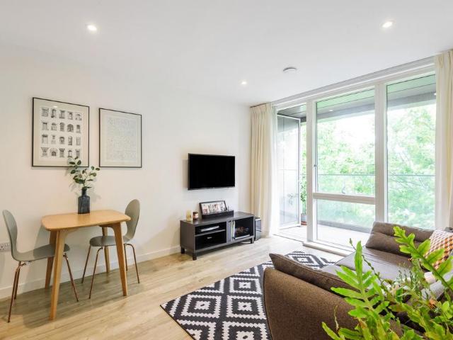 Flat for sale in Peckham, Greater London