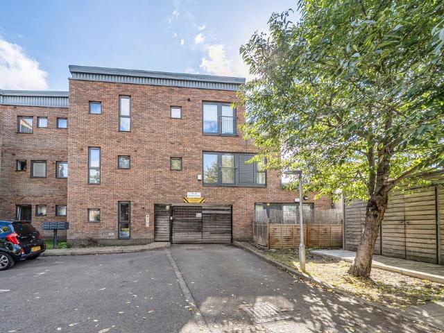 Flat for sale in London Borough of Bexley, Greater London