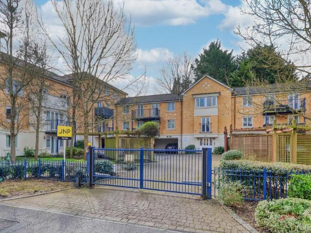 Flat for sale in Castlefield, Cressex