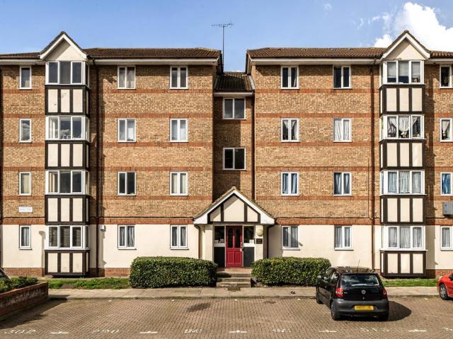 Flat for sale in Northumberland Heath, Greater London