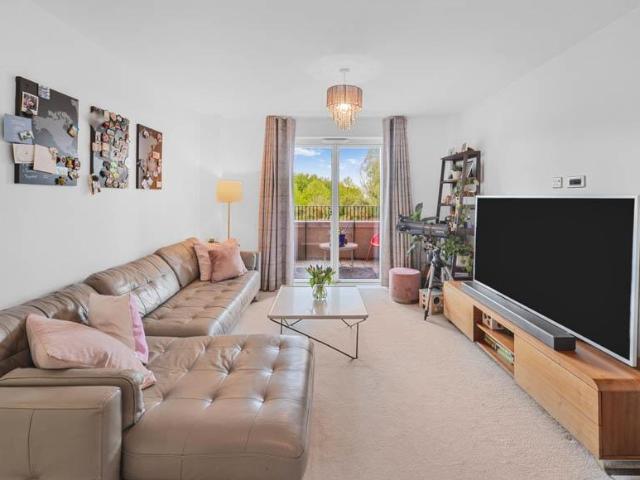 Flat for sale in Stratford Marsh, Greater London
