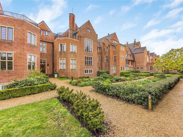 Flat for sale in Littlecote, West Sussex