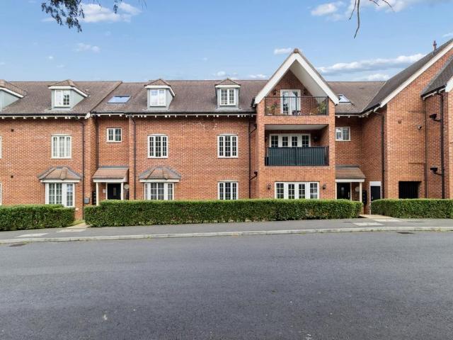 Flat for sale in Chalfont St. Peter, Denham