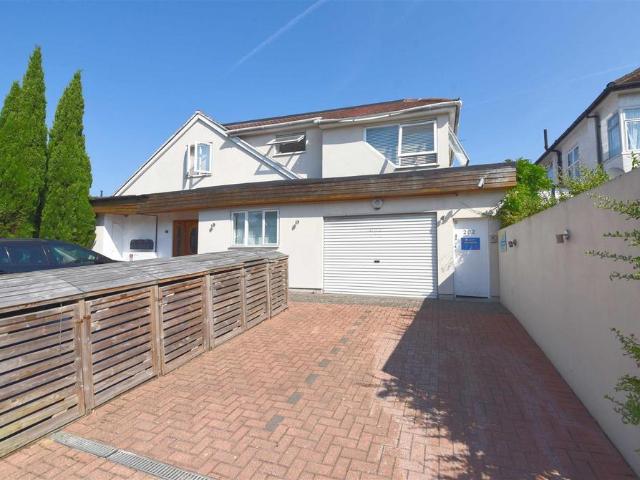 Flat for sale in Muswell Hill, Greater London