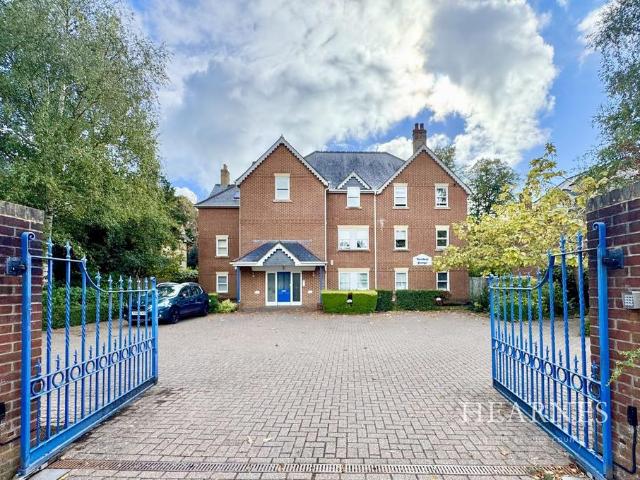 Flat for sale in Charminster, Bournemouth