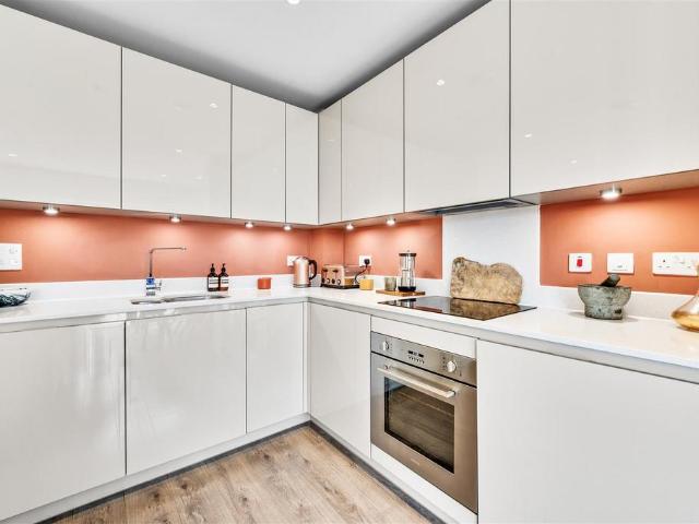 Flat for sale in Dollis Hill, Greater London