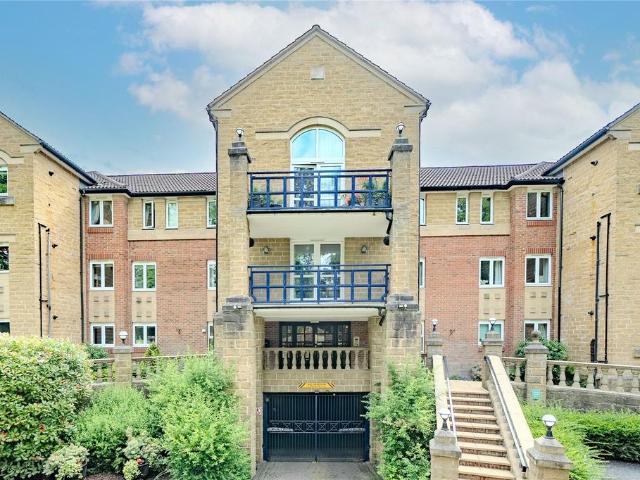 Flat for sale in West Yorkshire