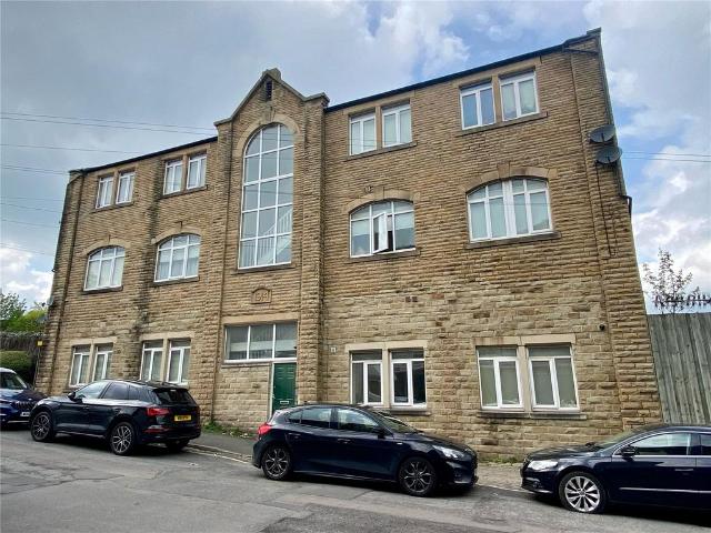 Flat for sale in Batley, West Yorkshire